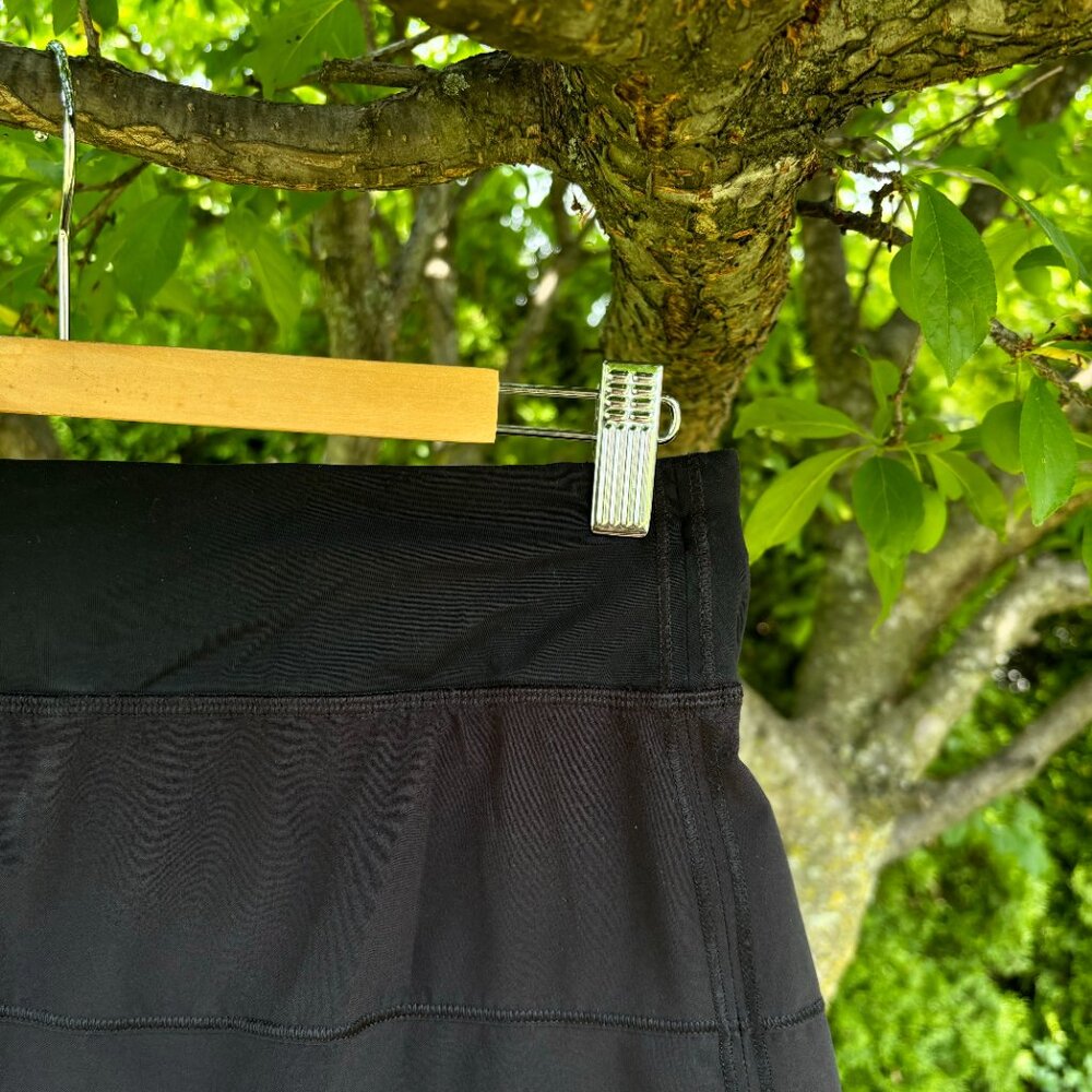 LULULEMON Pleated Running Skirt – Black with Zippered Pocket - Picture 2 of 4